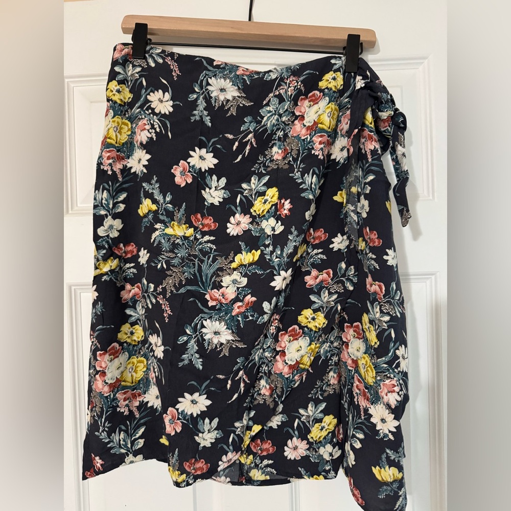 Loft Floral Wrap Skirt Gray Size:12